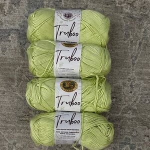 Lion Brand Truboo yarn
Size 3.5 oz ea
Color: celery
Lot of 4
NWT